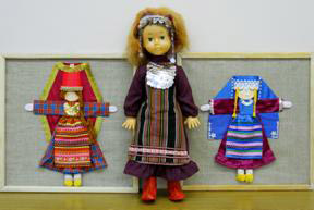 Рисунок 4. Куклы в национальных костюмах.