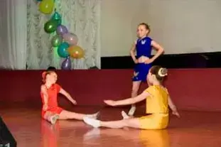 Исполняется танец «Три подружки»