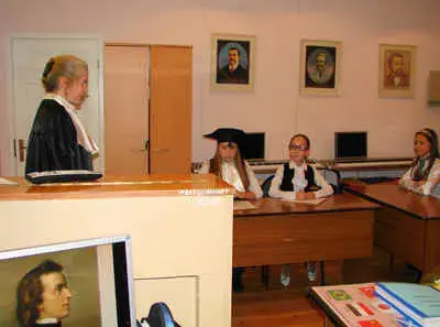 img3.JPG (13655 bytes)