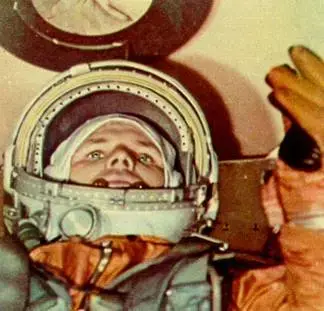 Рис.5. Ю.А. Гагарин первый в мире летчик-космонавт