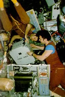 Рис.8. Орбитальная станция «Мир»